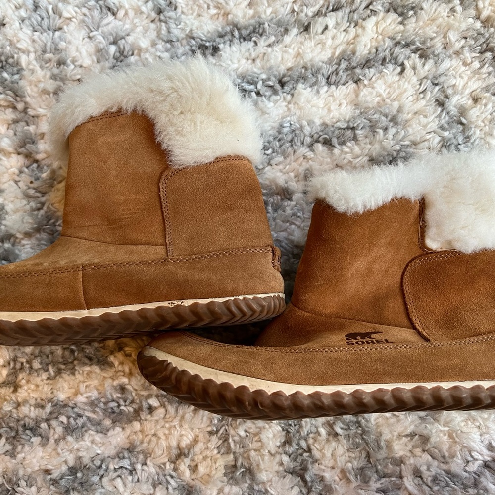 Sorel winter booties. Warm and comfortable!